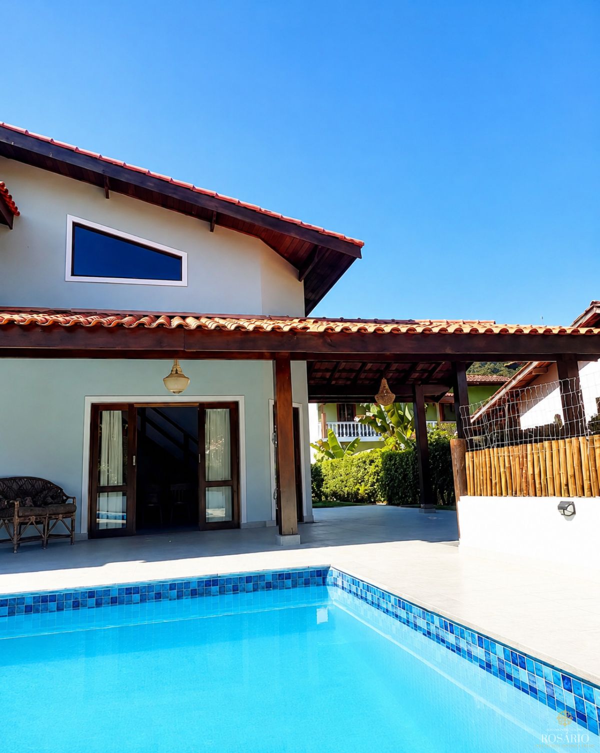 Casa e piscina privativa